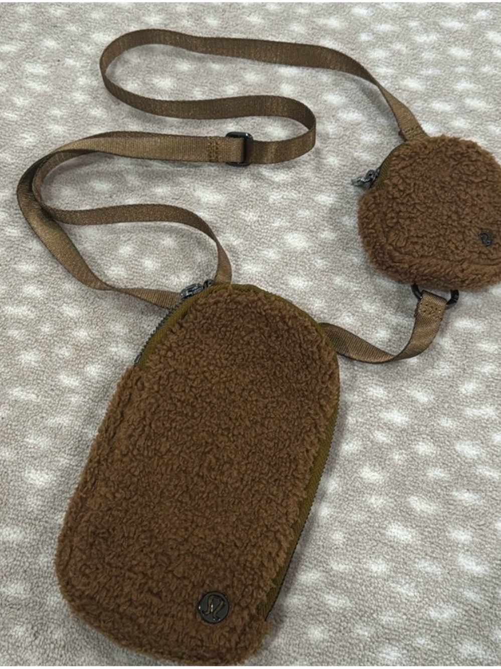 lululemon athletica brown sherpa crossbody card & key pouch